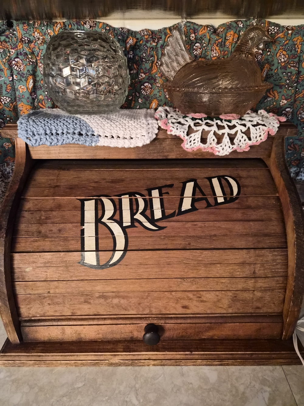 Vintage-Style Wooden Bread Box in Brown